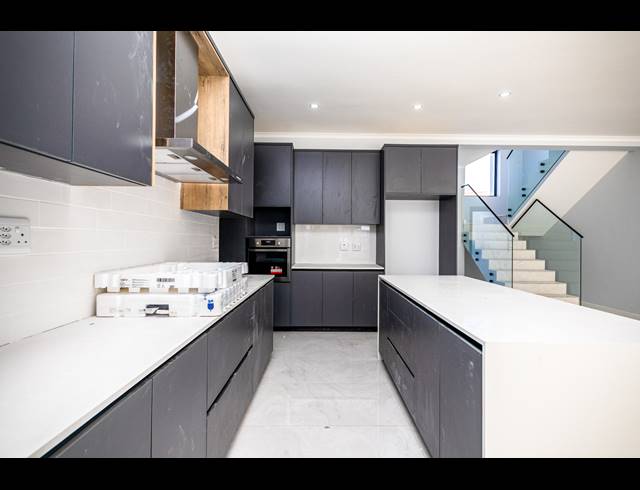 4 BEDROOM FREEHOLD FOR SALE IN SANDOWN